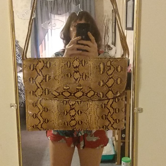 Snakeskin clutch with removable shoulder dbl snaps - Picture 1 of 5